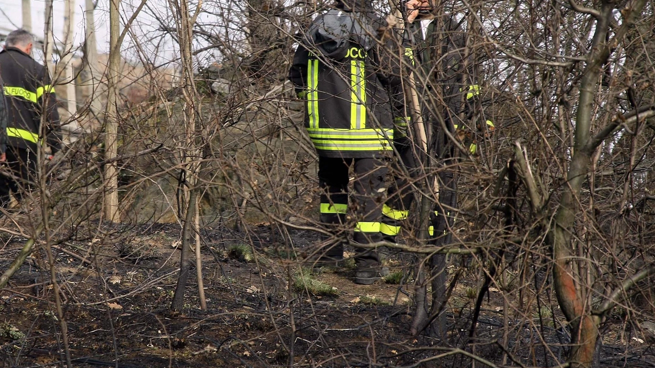 Un intervento dei vigili del fuoco L’uomo è stato bloccato a Castello dell’Acqua Un intervento dei vigili del fuoco L’uomo è stato bloccato a Castello dell’Acqua