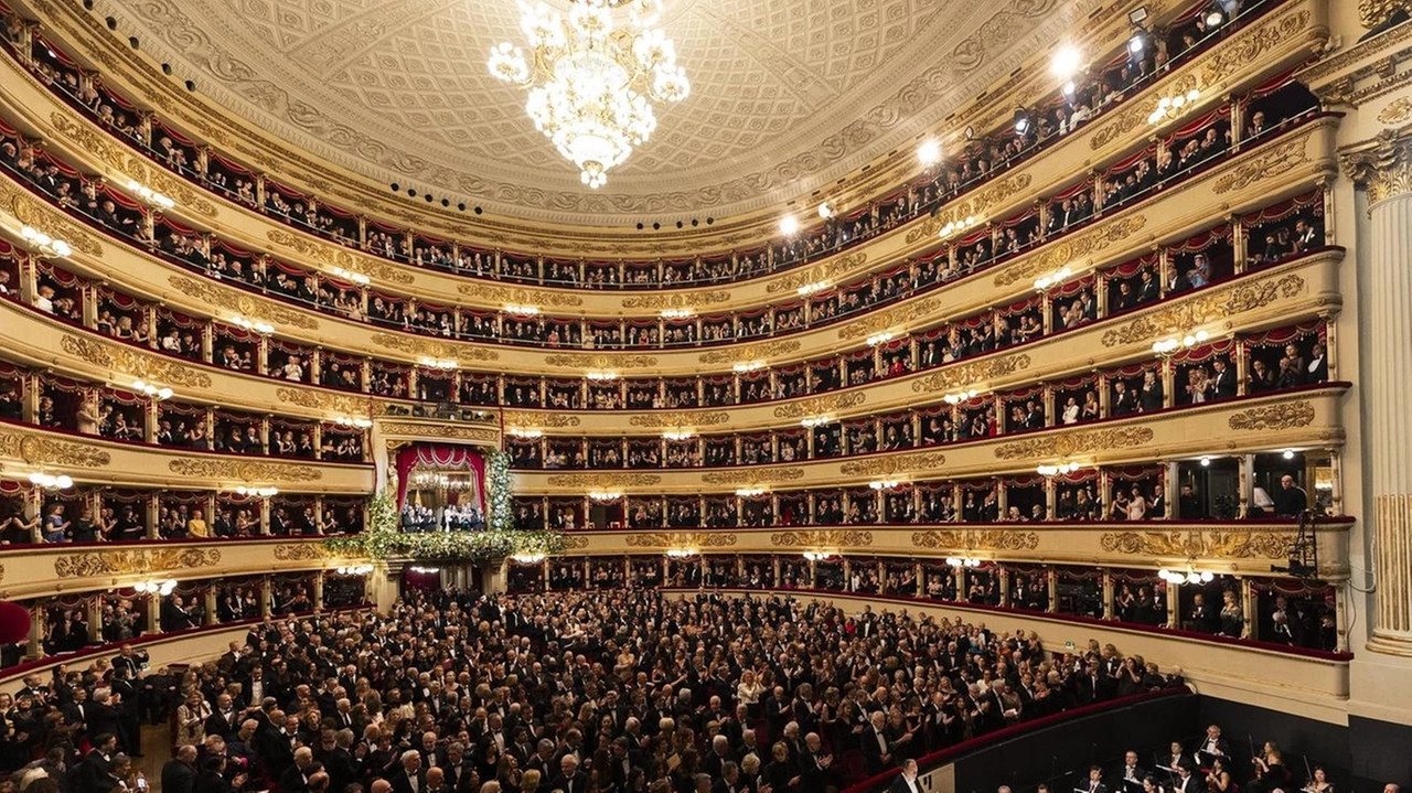 La maschera gridò «Palestina libera» durante il concerto alla Scala organizzato dall’Asian Development Bank alla presenza della premier Giorgia Meloni