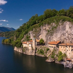 Da Laveno Mombello all’Eremo di Santa Caterina del Sasso in battello: al via il collegamento diretto