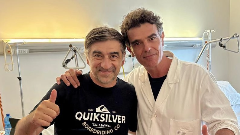 L’allenatore nerazzurro Ivan Jurić con Davide Panciera, direttore del reparto di Otorinolaringoiatria dell’Ospedale Bolognini di Seriate (foto ASST Bergamo EST)