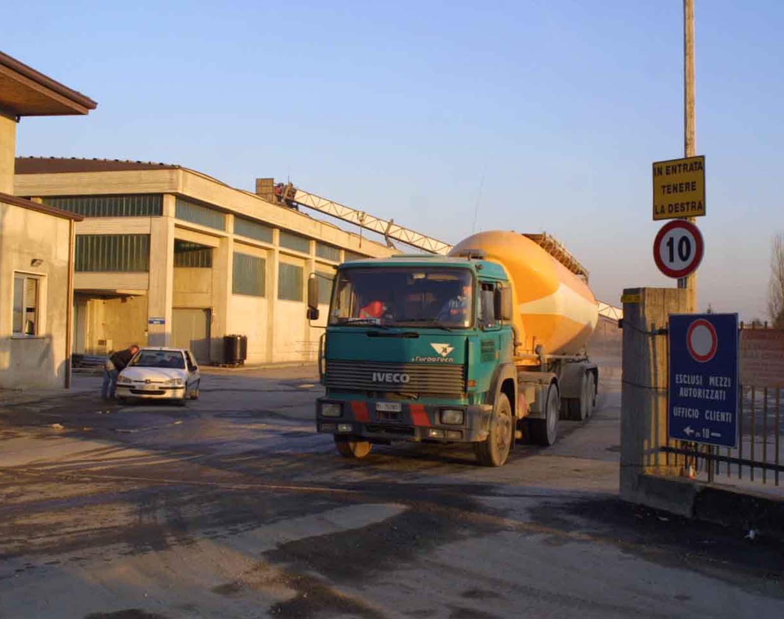 Rivive l’ex fabbrica abbandonata. Technoprobe acquista l’area: "Ampliamo l’attività produttiva" Rivive l’ex fabbrica abbandonata. Technoprobe acquista l’area: "Ampliamo l’attività produttiva"