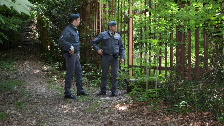 Pusher quasi ucciso a fucilate per una scheda telefonica: presi due componenti del commando