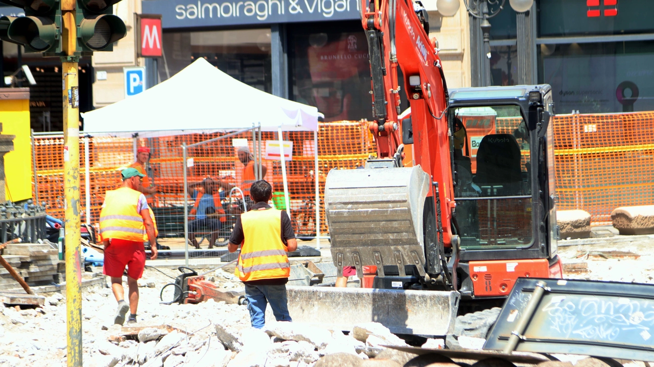 Un cantiere a Milano in questi giorni estivi (Salmoirago)