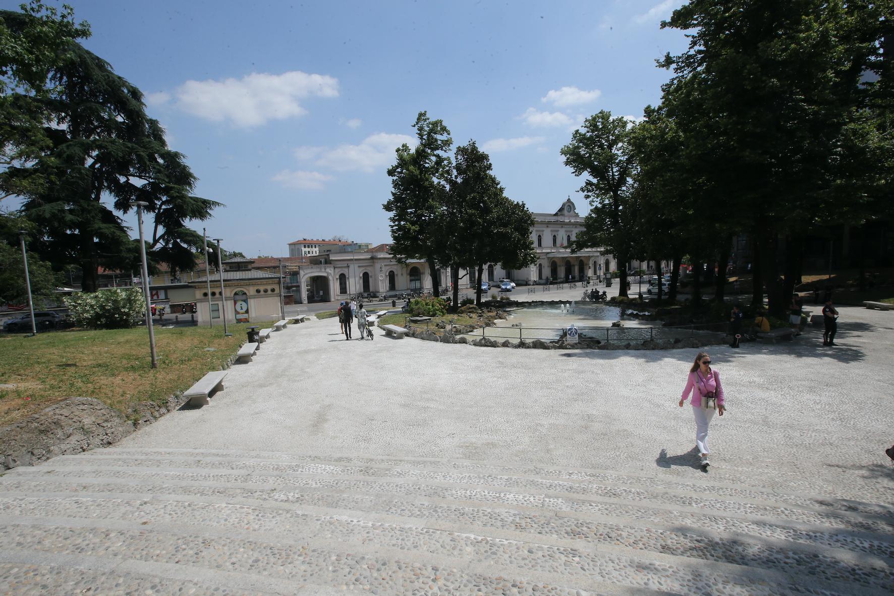 Monza, terminati i lavori di riqualificazione: riaprono i giardini della stazione ferroviaria