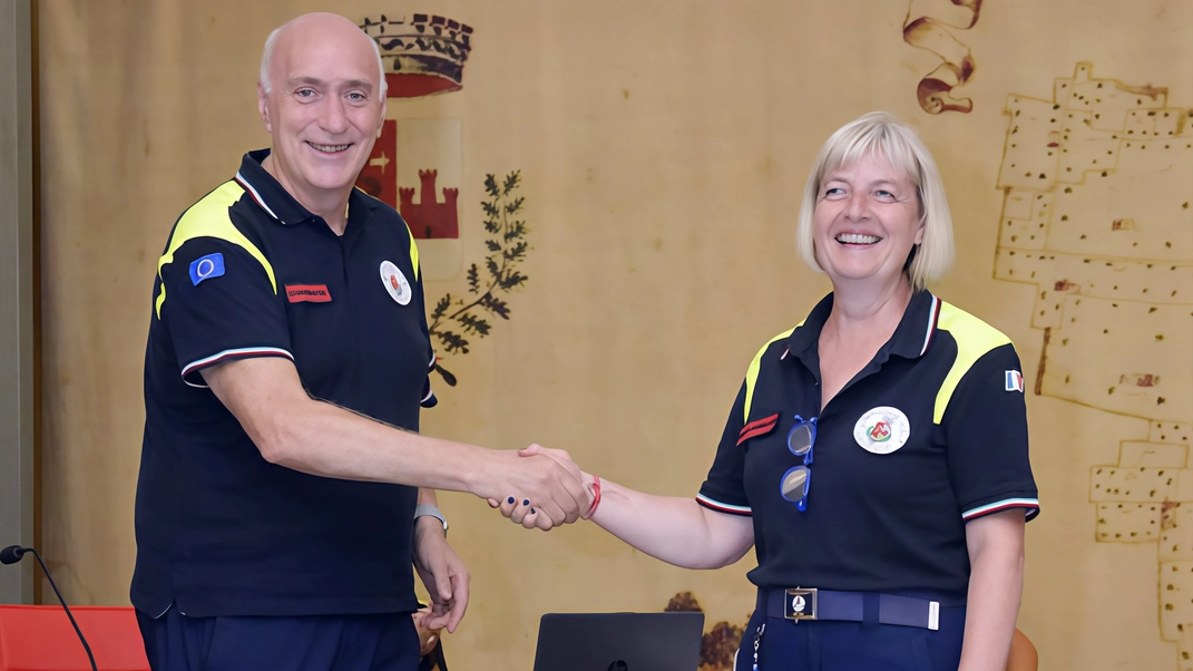 A due mesi e mezzo dall’alluvione che ha visto al Protezione civile in campo è tempo di elezioni a Gessate ed è riconferma per lo storico coordinatore Gianni Santoiemma, nella foto con la vice coordinatrice Mariella Sozzi A due mesi e mezzo dall’alluvione che ha visto al Protezione civile in campo è tempo di elezioni a Gessate ed è riconferma per lo storico coordinatore Gianni Santoiemma, nella foto con la vice coordinatrice Mariella Sozzi