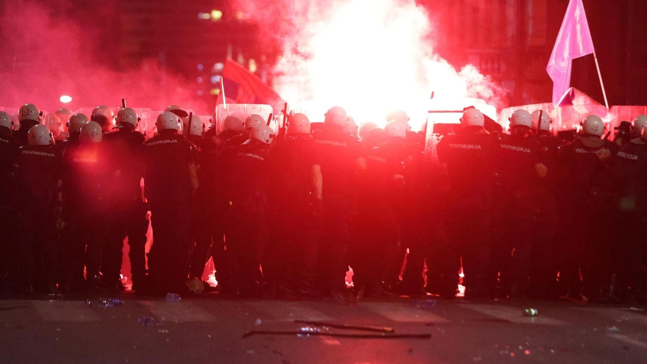 Ancora incidenti e scontri. Autorità condannano le violenze Ancora incidenti e scontri. Autorità condannano le violenze