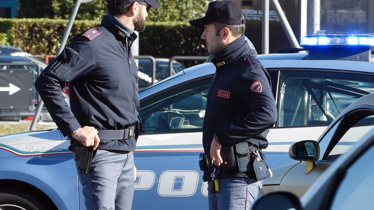 Polizia in azione a Como (foto di archivio) Polizia in azione a Como (foto di archivio)