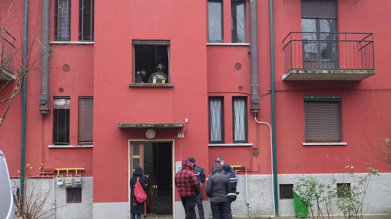 Moallem Messaouda, 70 anni, trovata morta nel suo appartamento a Monza. Indagini in corso sull'incendio domestico. Moallem Messaouda, 70 anni, trovata morta nel suo appartamento a Monza. Indagini in corso sull'incendio domestico.