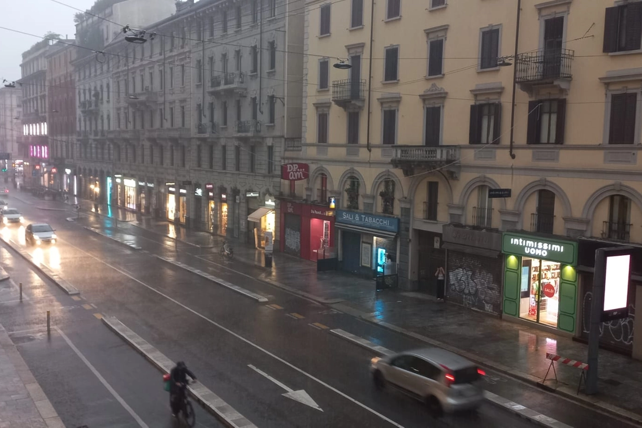 Il temporale della serata a Milano