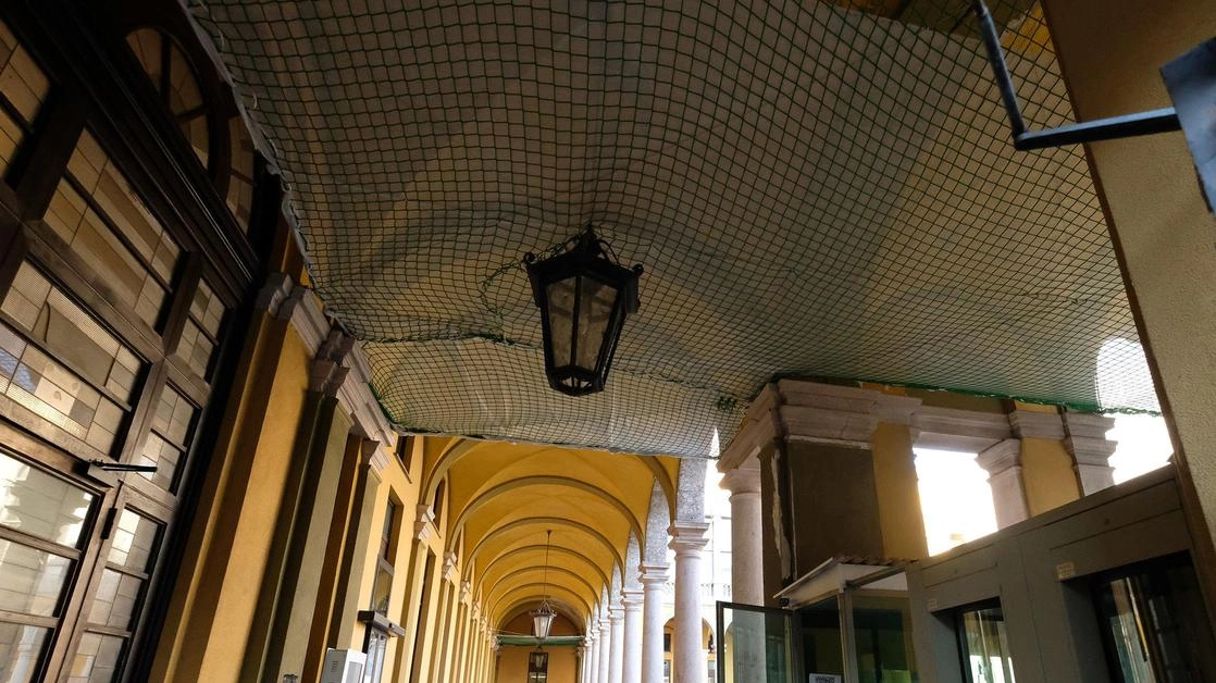 Boom di richieste di chi decide di fornire la propria opera gratuita per evitare la condanna. Ma c‘è solo un ente che si occupa dell’esecuzione penale esterna e i tempi si allungano . Boom di richieste di chi decide di fornire la propria opera gratuita per evitare la condanna. Ma c‘è solo un ente che si occupa dell’esecuzione penale esterna e i tempi si allungano .