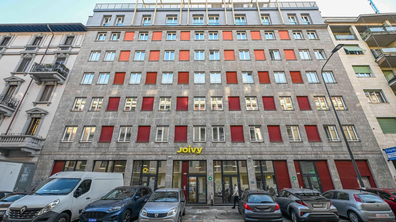 Una veduta dello studentato di via Lepontina, 7 novembre 2024. Il Nucleo di Polizia Economico Finanziaria della Gdf di Milano, in una delle molte inchieste sulla gestione urbanistica in città, ha sequestrato un'altra area urbana, all'angolo tra via Valtellina e via Lepontina, ossia il progetto "Scalo House", dove è stata realizzata una residenza universitaria e sono in corso di realizzazione due nuovi edifici. ANSA/ ANDREA FASANI Una veduta dello studentato di via Lepontina, 7 novembre 2024. Il Nucleo di Polizia Economico Finanziaria della Gdf di Milano, in una delle molte inchieste sulla gestione urbanistica in città, ha sequestrato un'altra area urbana, all'angolo tra via Valtellina e via Lepontina, ossia il progetto "Scalo House", dove è stata realizzata una residenza universitaria e sono in corso di realizzazione due nuovi edifici. ANSA/ ANDREA FASANI