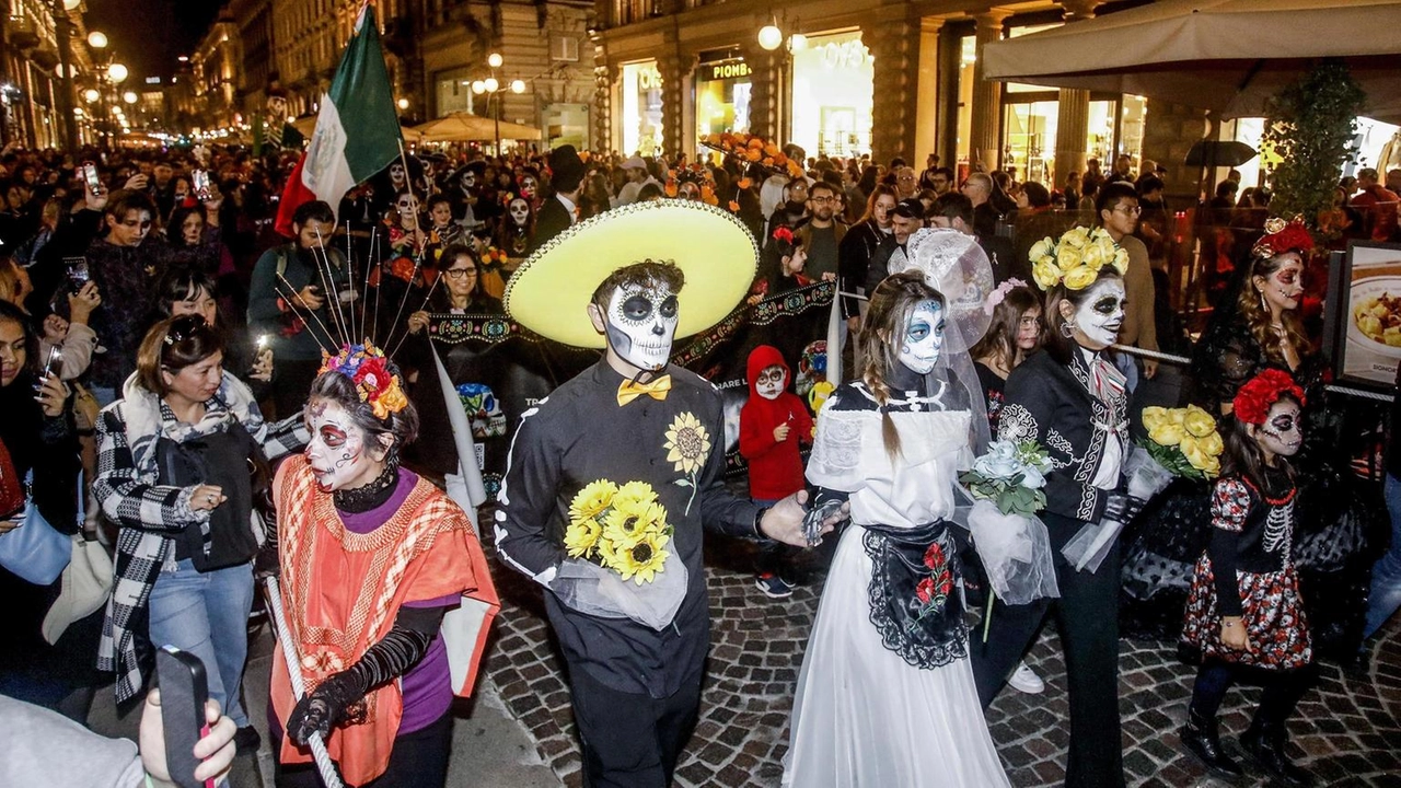 Corteo organizzato dal Consolato per celebrare la ricorrenza anche in città. In centinaia dal Teatro alla Scala al Castello con abiti e trucchi tradizionali. Corteo organizzato dal Consolato per celebrare la ricorrenza anche in città. In centinaia dal Teatro alla Scala al Castello con abiti e trucchi tradizionali.