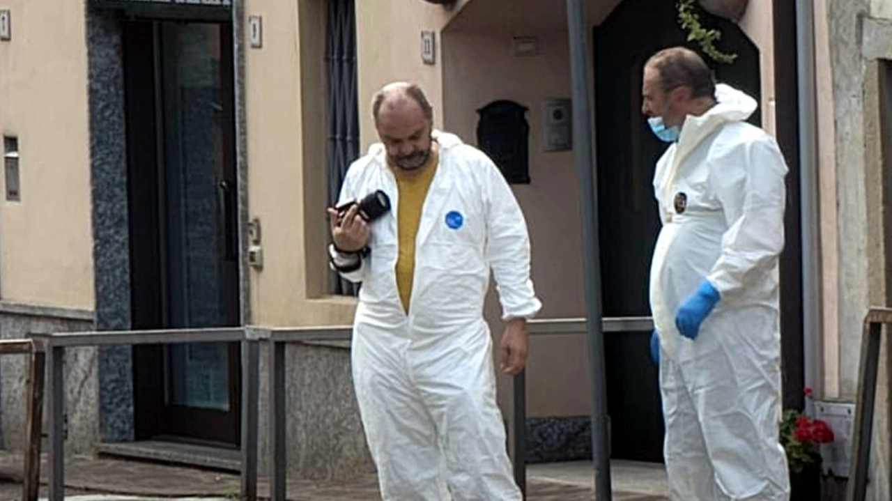 I rilievi delle forze dell'ordine. I due maghrebini sono stati massacrati a pugni e a colpi di machete I rilievi delle forze dell'ordine. I due maghrebini sono stati massacrati a pugni e a colpi di machete