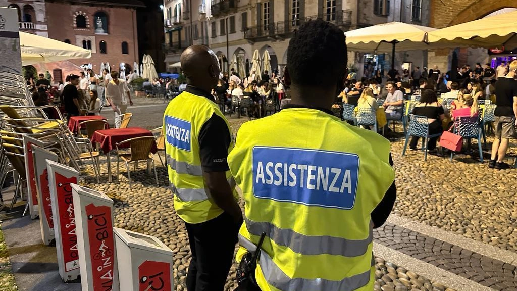 Anche gli steward che operano dalle 22 alle 4 di notte forse non incutono più timore Anche gli steward che operano dalle 22 alle 4 di notte forse non incutono più timore