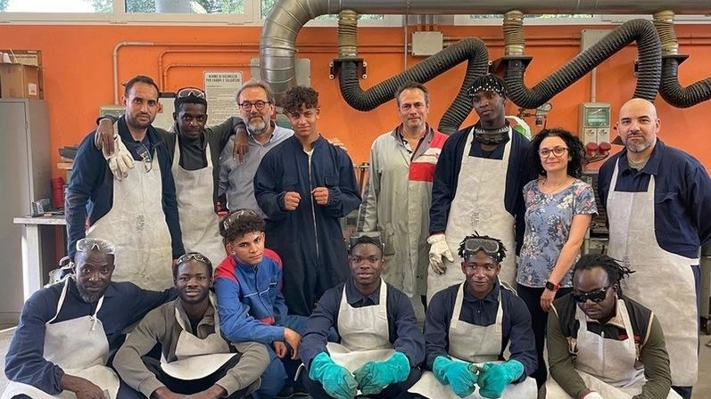 Allievi e docenti del corso per saldatori promosso a Codogno Allievi e docenti del corso per saldatori promosso a Codogno