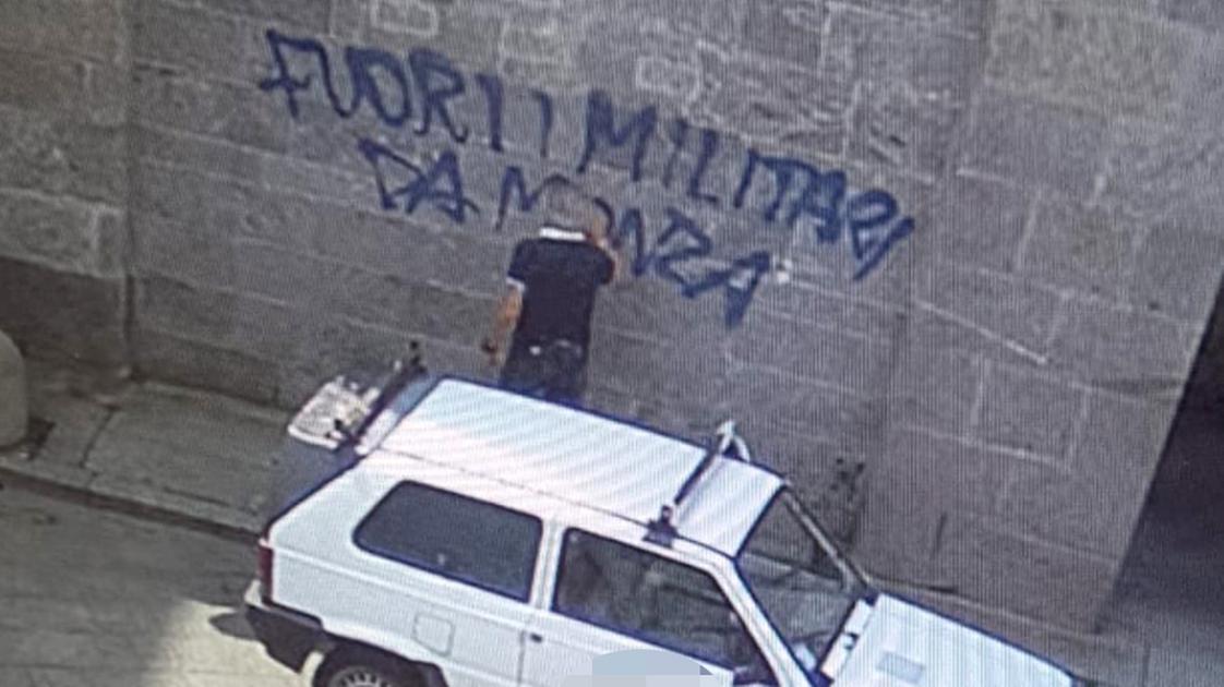 arengario imbrattato ancora uno sfregio al cuore di monza e ai suoi monumenti da Ilgiorno.it arengario imbrattato ancora uno sfregio al cuore di monza e ai suoi monumenti