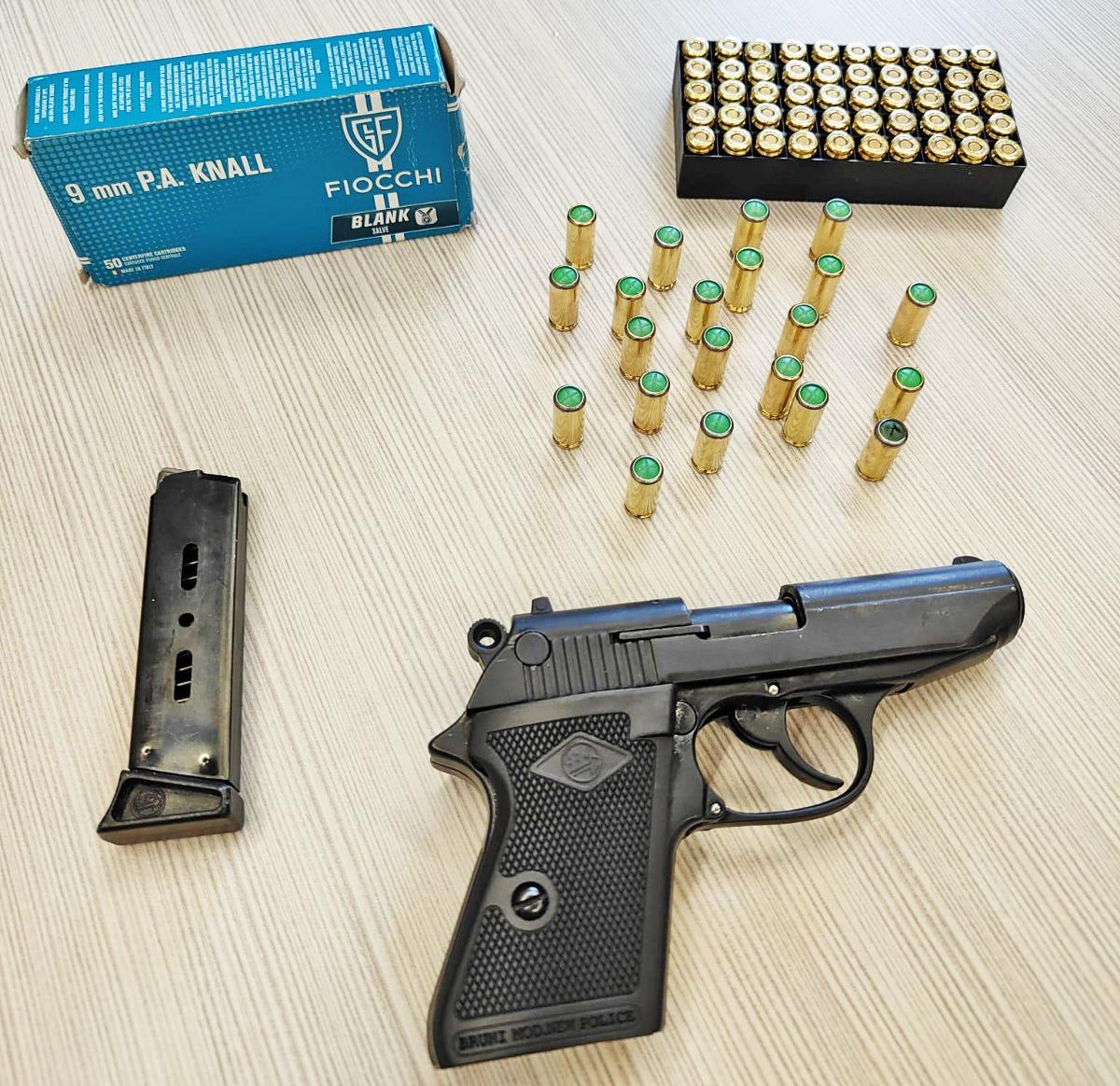 Paura a Romano di Lombardia, spari in strada: 19enne fermato in un bar mentre gioca alle slot machine Paura a Romano di Lombardia, spari in strada: 19enne fermato in un bar mentre gioca alle slot machine