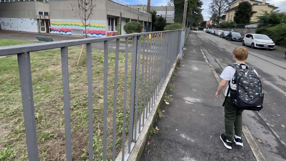 Amara sorpresa alla riapertura del nido di San Rocco in via Sauro, rotto anche il cancello. A inizio anno teppisti in azione alle elementari Zara e alla media Pertini nello stesso quartiere. Amara sorpresa alla riapertura del nido di San Rocco in via Sauro, rotto anche il cancello. A inizio anno teppisti in azione alle elementari Zara e alla media Pertini nello stesso quartiere.