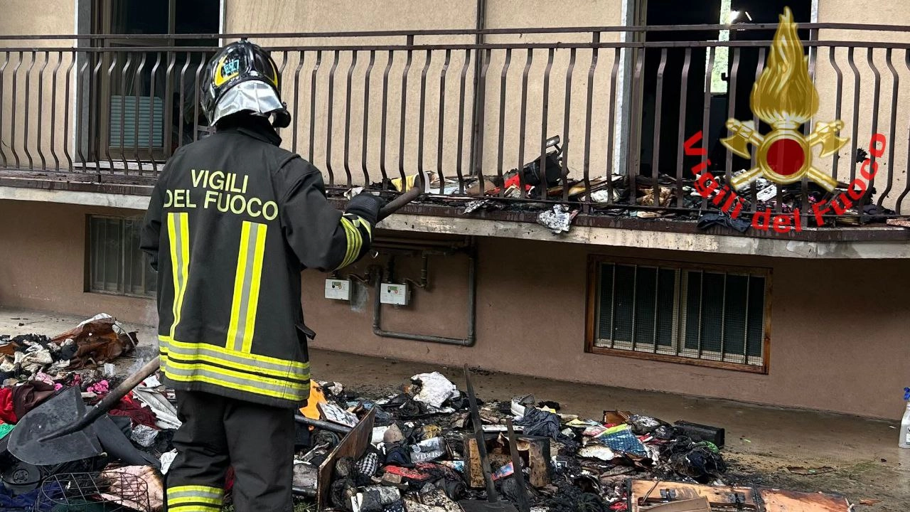 L'incendio di è sviluppato al terzo piano di una palazzina