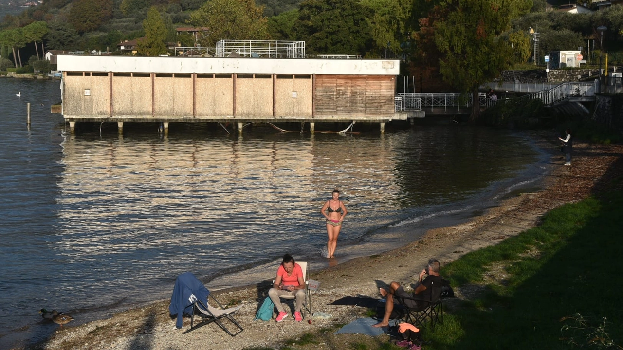 Bagno nel lago di Como al primo di novembre