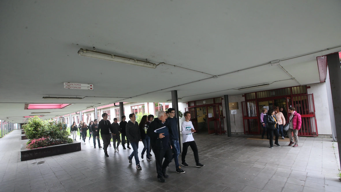 L’istituto scolastico di via Adda è frequentato da 5.500 fra studenti, docenti e dipendenti L’istituto scolastico di via Adda è frequentato da 5.500 fra studenti, docenti e dipendenti