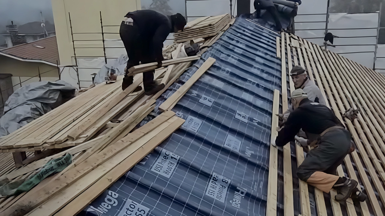 Sei anni fa una porzione del soffitto rovinò fra le panche vuote. A lavori ultimati una mostra e la visita dell’arcivescovo Delpini.