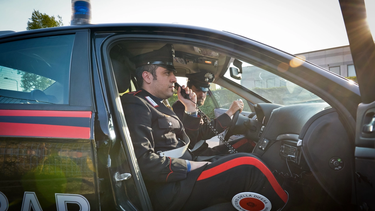 I carabinieri di Sesto hanno arrestato l'estorsore (foto di archivio) I carabinieri di Sesto hanno arrestato l'estorsore (foto di archivio)