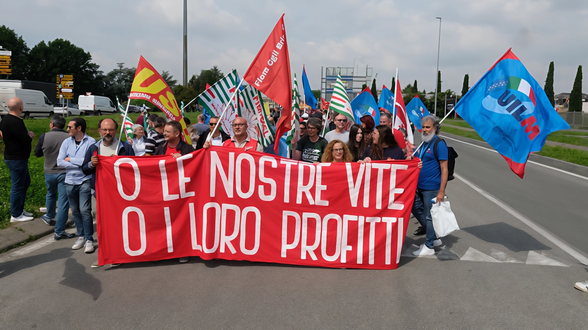 In evidenza i casi St e Peg Perego. "Qui l’industria sta perdendo terreno" In evidenza i casi St e Peg Perego. "Qui l’industria sta perdendo terreno"