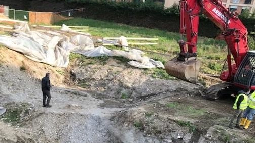 Area Nova-Elfe, ex discarica Eca, spunta un ricorso al Tar: nel perimetro da sanificare ci sono rifiuti solidi, mentre i vecchi orti abusivi sono stati sgomberati
