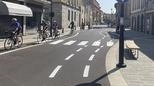 La segnaletica della discordia, le nuove strisce di separazione tra corsia auto e quelle ciclabile sulla rinnovata via Veneto accendono... La segnaletica della discordia, le nuove strisce di separazione tra corsia auto e quelle ciclabile sulla rinnovata via Veneto accendono...