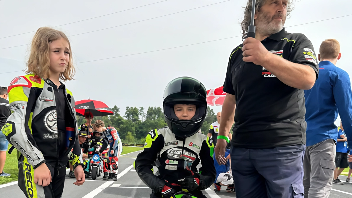 “Carletto“ Introna sin da piccolo sognava la moto E nel 2021 i genitori si sono arresi regalandogli un corso di un’ora “Carletto“ Introna sin da piccolo sognava la moto E nel 2021 i genitori si sono arresi regalandogli un corso di un’ora