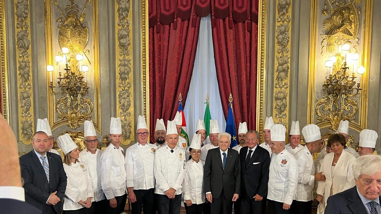 Gli executive chef al Quirinale con il presidente Mattarella Gli executive chef al Quirinale con il presidente Mattarella