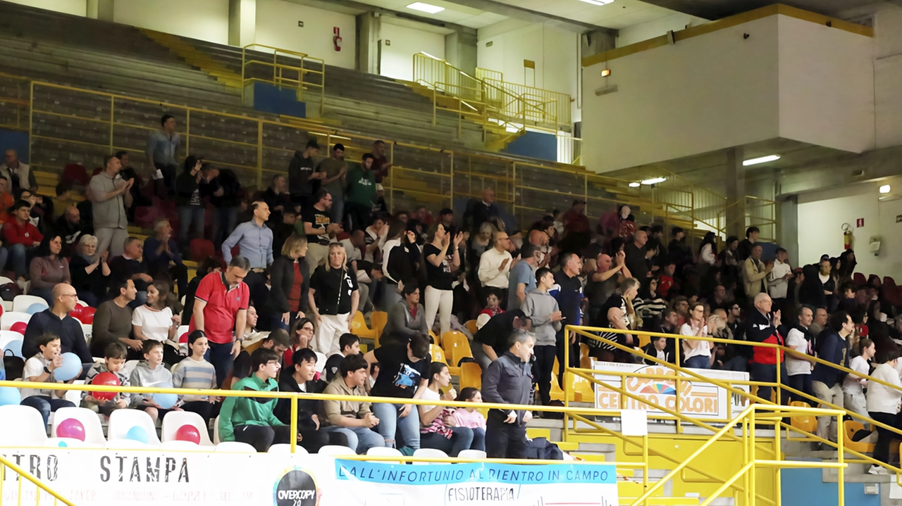 I tifosi della Pallacanestro Pavia 1933 non usano mezzi termini. E contestano la società: data sbagliata per ricordare Carlo Baini. I tifosi della Pallacanestro Pavia 1933 non usano mezzi termini. E contestano la società: data sbagliata per ricordare Carlo Baini.