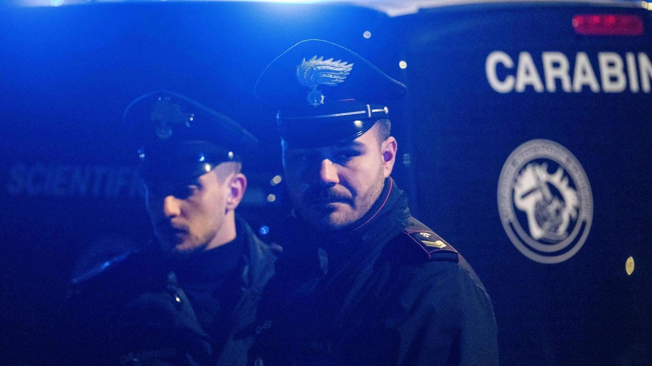 I primi a soccorrere il ferito sono stati due carabinieri della stazione di Corsico