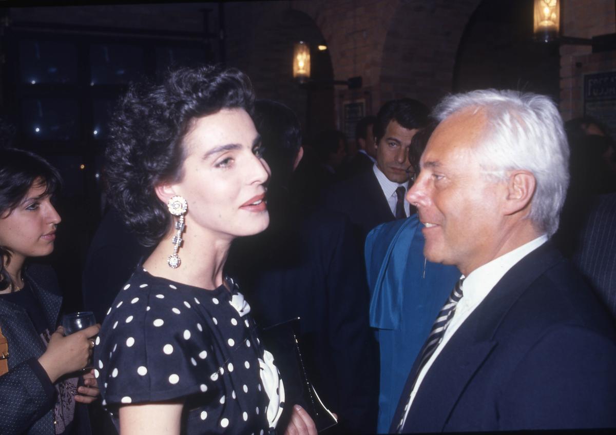 Antonia Dell’Atte, la prima musa di Armani: il legame nato grazie a un taglio di capelli e l’invenzione del tailleur Antonia Dell’Atte, la prima musa di Armani: il legame nato grazie a un taglio di capelli e l’invenzione del tailleur