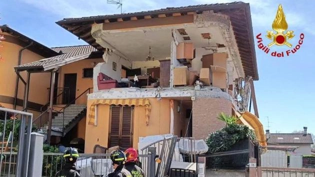 L’appartamento della palazzina distrutto dalla deflagrazione L’appartamento della palazzina distrutto dalla deflagrazione
