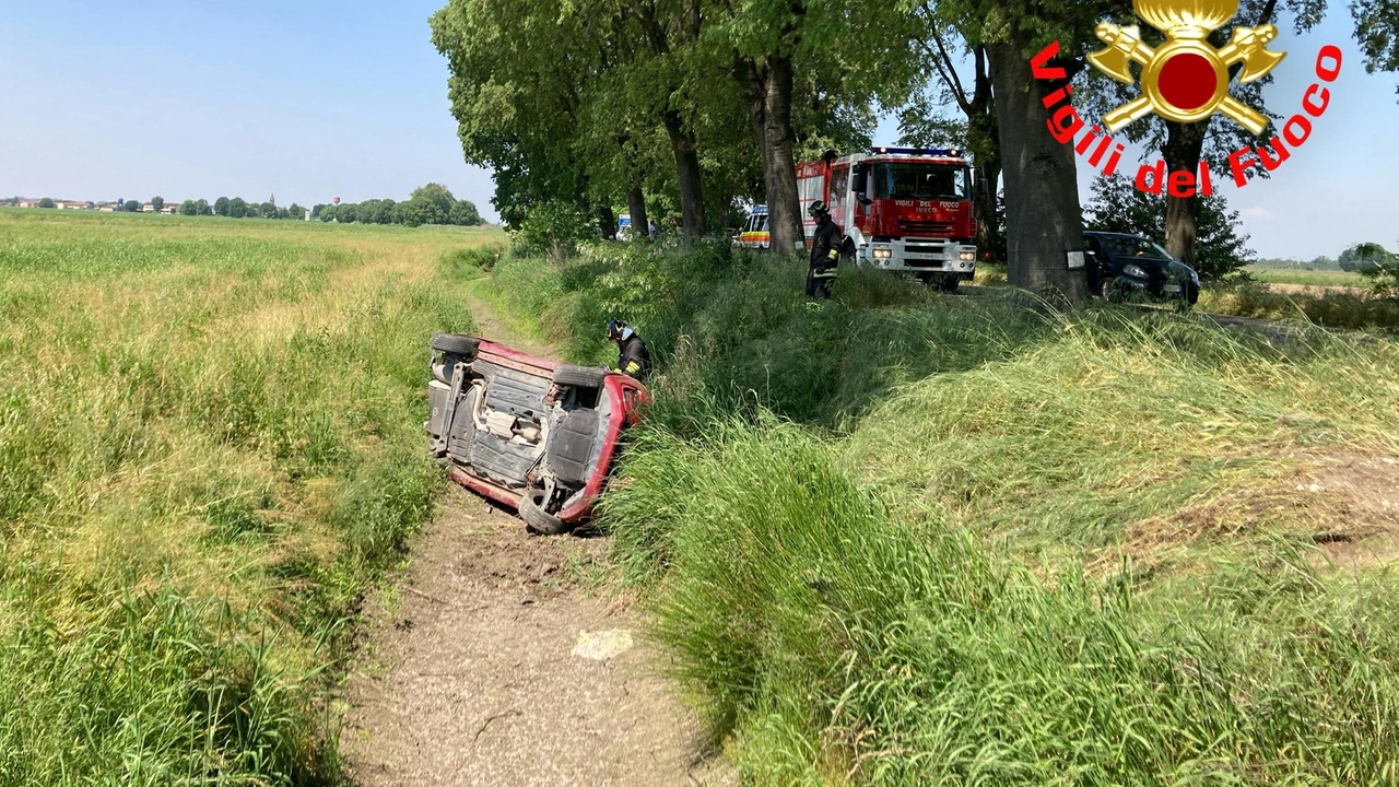 Secugnago, a bordo genitori e tre figli. Bimbo di due anni ricoverato a Bergamo Secugnago, a bordo genitori e tre figli. Bimbo di due anni ricoverato a Bergamo