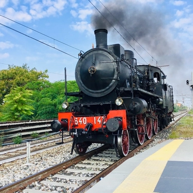 Sebino Express, viaggio a bordo del treno storico anni ‘30 da Milano a Sarnico. E ritorno