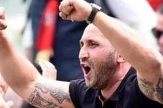 NEL VIDEO Luca Lucci (a destra) mentre entra in un furgone in viale Abruzzi e ne esce con una borsa dopo avere stretto la mano all’autistaBOSS Luca Lucci, capo ultrà del MilanPOLIZIA Il dirigente Ivo Morelli