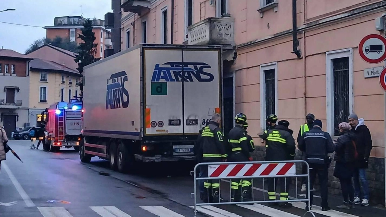 Saronno, oltre ai danni dovranno fare i conti con un senso unico alternato Saronno, oltre ai danni dovranno fare i conti con un senso unico alternato