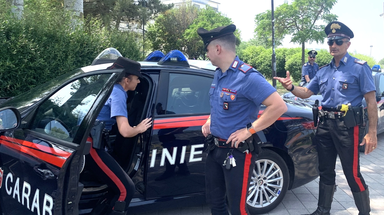 L'arrivo dei carabinieri in spiaggia a Rimini, il racconto del minore è ritenuto attendibile dagli inquirenti che si stanno occupando del caso (foto d'archivio) L'arrivo dei carabinieri in spiaggia a Rimini, il racconto del minore è ritenuto attendibile dagli inquirenti che si stanno occupando del caso (foto d'archivio)