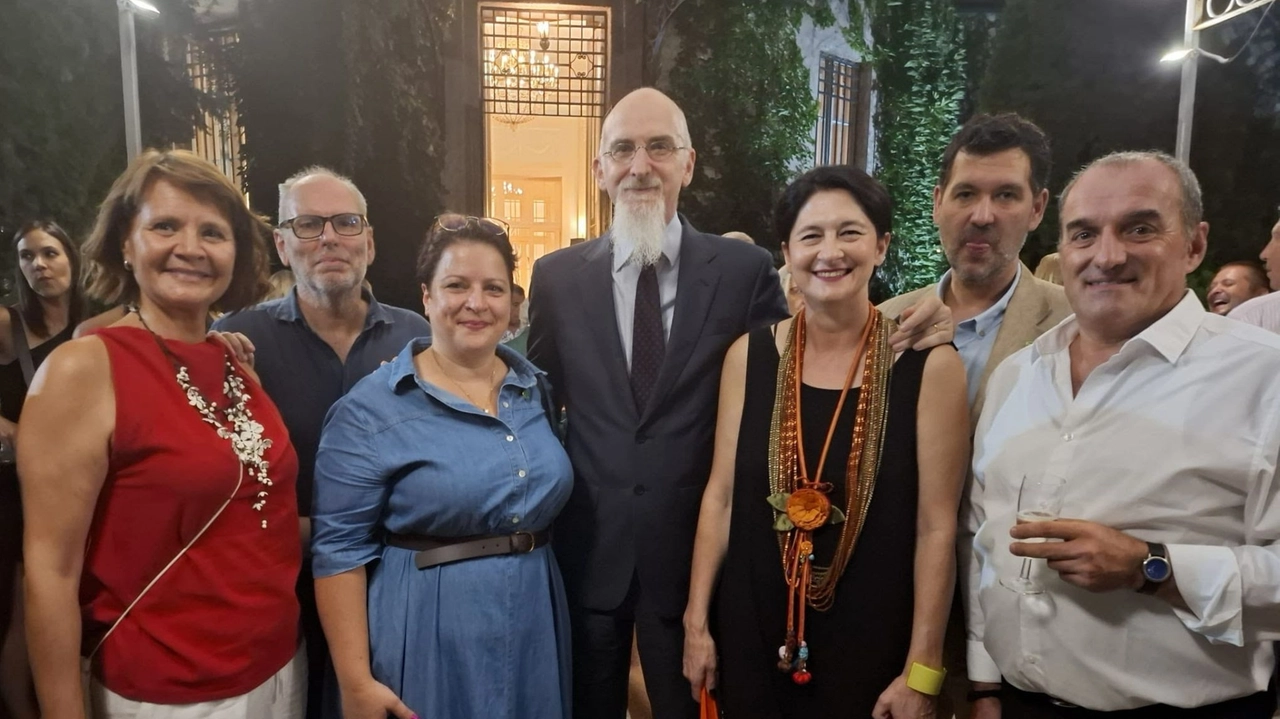 Nella foto da sinistra: Elisabetta Cozzi, il marito Marco Cuppini, Natasha Grom di Fiva Nella foto da sinistra: Elisabetta Cozzi, il marito Marco Cuppini, Natasha Grom di Fiva