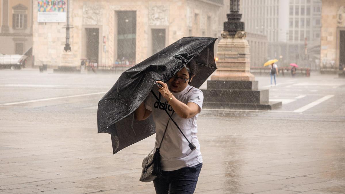 Temporali e rischio idrogeologico: doppia allerta meteo su Milano Temporali e rischio idrogeologico: doppia allerta meteo su Milano