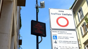 Ztl Quadrilatero, niente multe fino a settembre: rinviato il divieto d’ingresso alle auto, due mesi di test e modifiche in arrivo