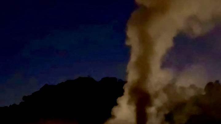 L’immagine del fumo che ha esce dalla cella data alle fiamme al Bassone L’immagine del fumo che ha esce dalla cella data alle fiamme al Bassone