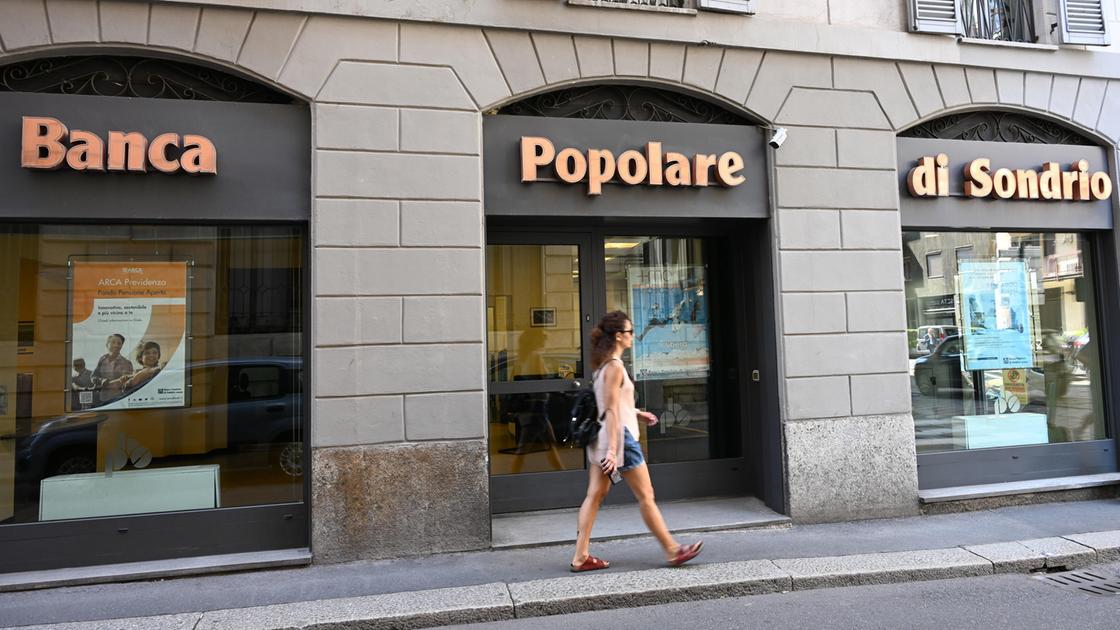 banca popolare di sondrio utile record prima della fusione con bper si dimette il cda