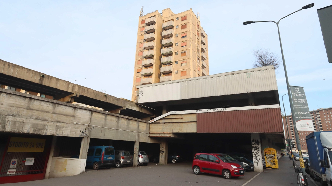A sinistra la Torre Aler di via Boifava 29 in attesa da anni di ristrutturazione Dopo l’intesa con il Comune Aler potrà investire 15 milioni di euro per i lavori A sinistra la Torre Aler di via Boifava 29 in attesa da anni di ristrutturazione Dopo l’intesa con il Comune Aler potrà investire 15 milioni di euro per i lavori