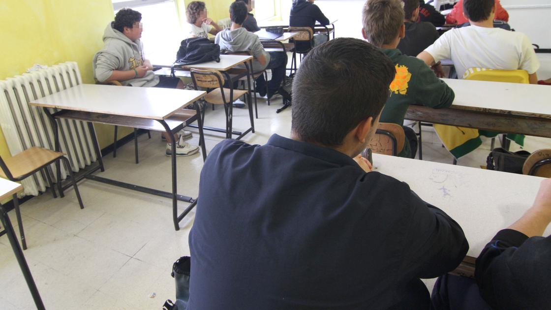 il figlio prende 6 in condotta per bullismo e linguaggio offensivo i genitori fanno ricorso al tar ma perdono