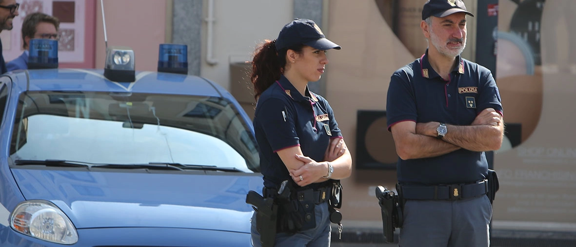 Monza: ruba il portafogli a un’anziana, dentro c’è la foto del marito defunto. Ladra inseguita e arrestata dalla polizia