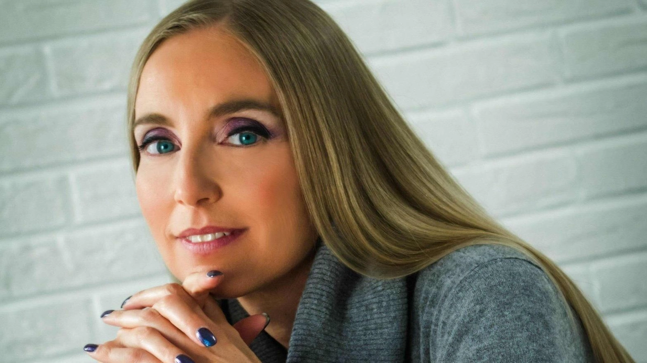 La scrittrice Elisabetta Cametti: "Interessarsi ai fatti degli altri li può salvare" "La metropoli offre tutto. La sera però torno in campagna tra volpi e cerbiatti". La scrittrice Elisabetta Cametti: "Interessarsi ai fatti degli altri li può salvare" "La metropoli offre tutto. La sera però torno in campagna tra volpi e cerbiatti".